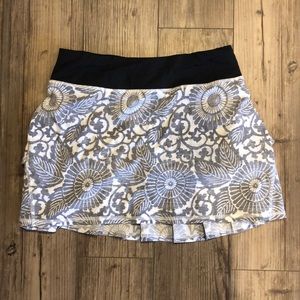 Lululemon skirt sz 4 with print